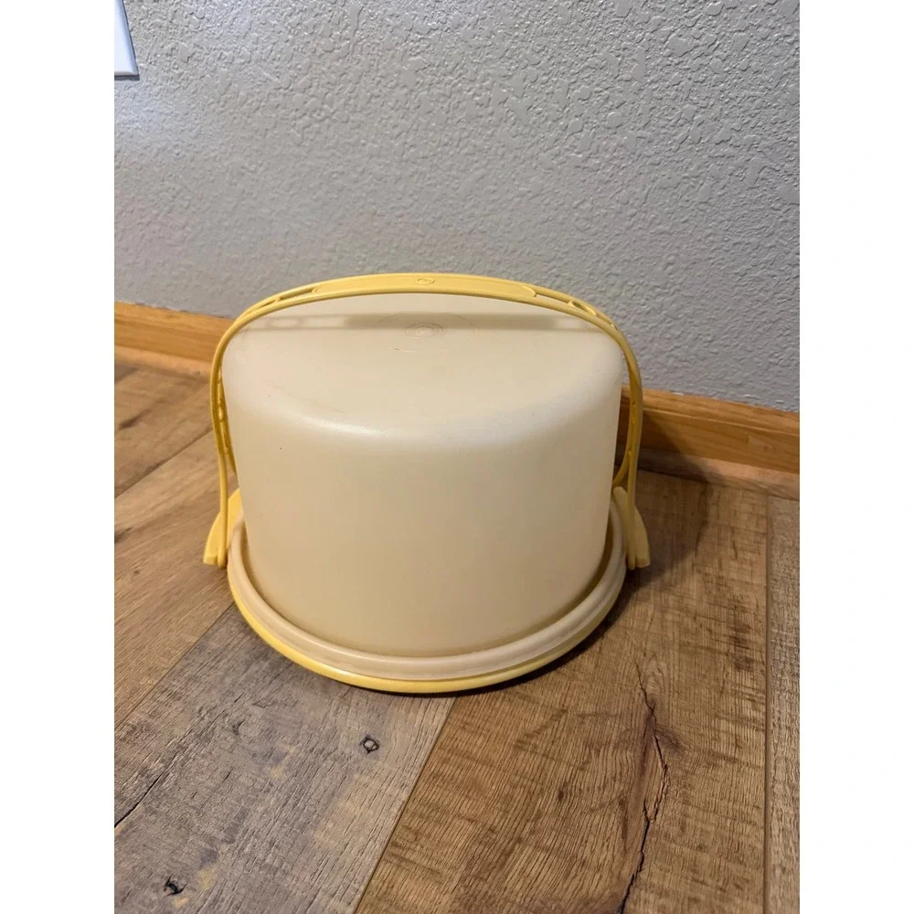 Vintage Tupperware Stackable Travel Containers Yellow Cream 684-8 1256 Set of 2